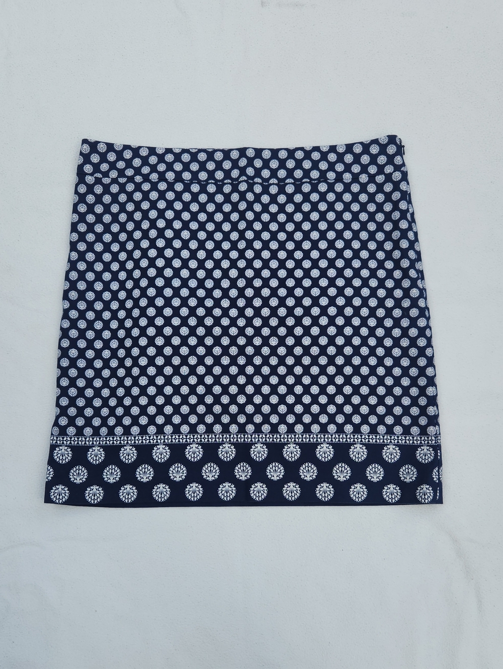 ​Talbots Medallion Print Pencil Skirt - Navy & White Border Hem (Size 12)